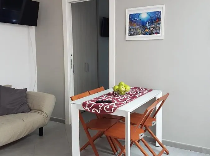 Glamour Aparthotel 4*